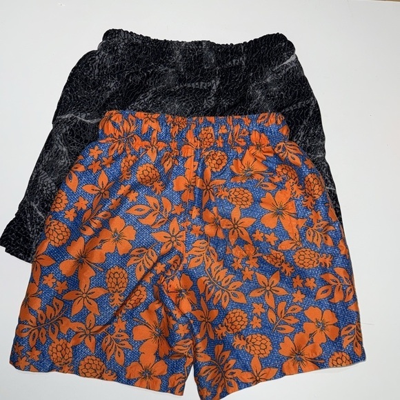 2 pairs Boys swim trunks size 4/5 - Picture 8 of 8